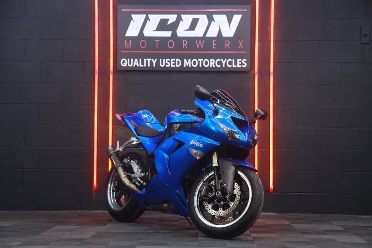 KAWASAKI Ninja ZX-10R 1000cc LOW MILES VERY CLEAN EXAMPLE