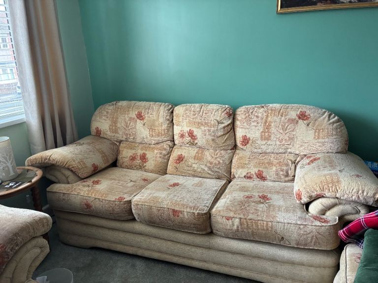 Sofa & arm chairs 