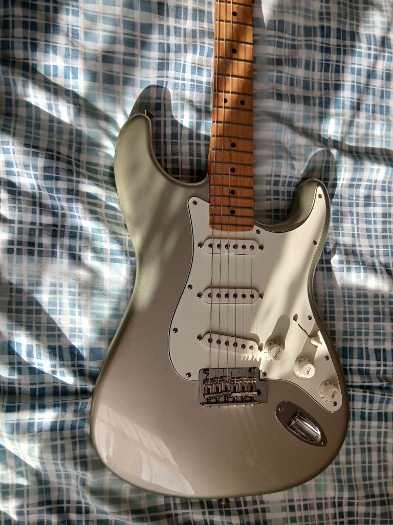 Fender Player Stratocaster FSR Limited Edition Inca Silver 