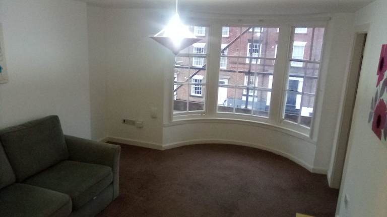 Large 1 Bedroom Flat Newly Decorated