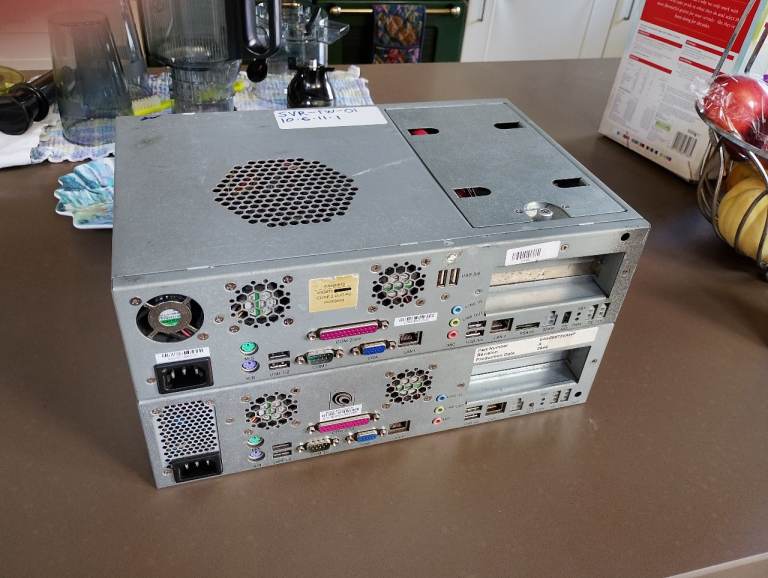 2x job lot gaming computer servers apparently 1 works and 1 doesnt 1 has missing panel