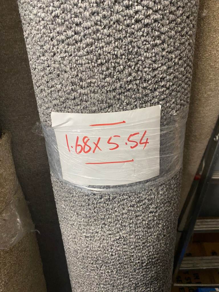 HARDWEARING GREY CARPET (3 BITS TO CHOOSE FROM) PERFECT FOR HALL/STAIRS/SMALL ROOM. DELIVERY OPTION