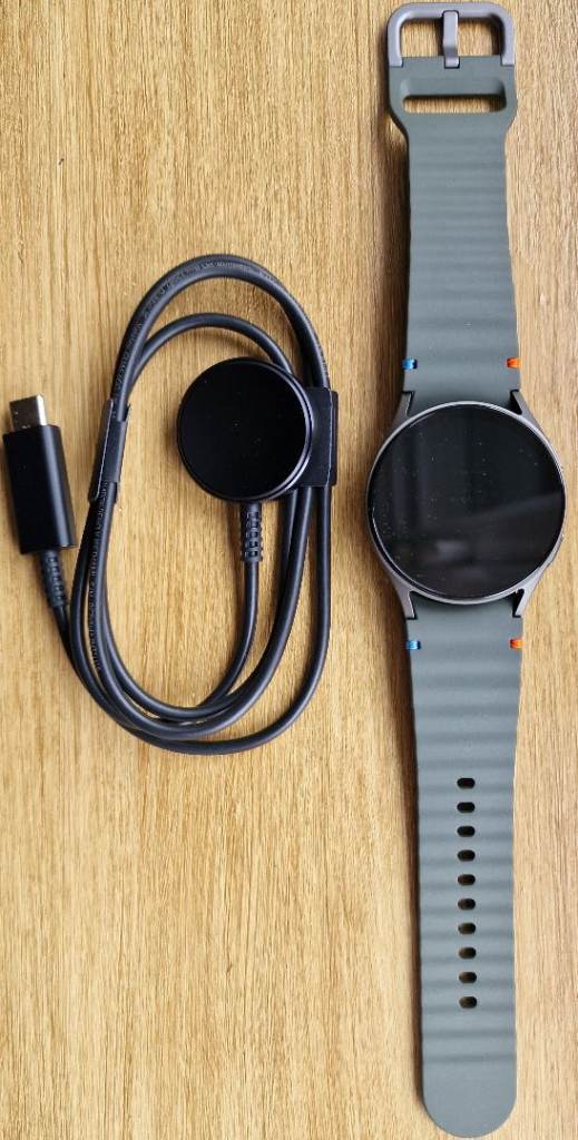 Samsung 40mm Smart watch 7 colour green Brand New never used
