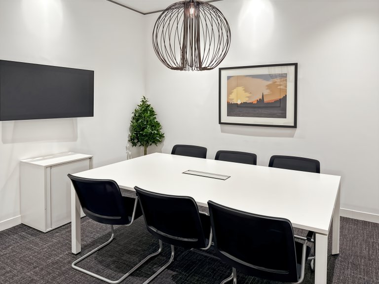 Manchester - M501RF \ Office Space for Rent with 4 Desks