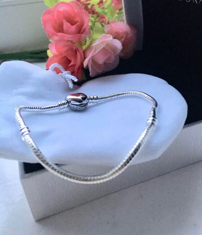 Silver Bracelet with Heart Clasp – with free Pandora pouch 