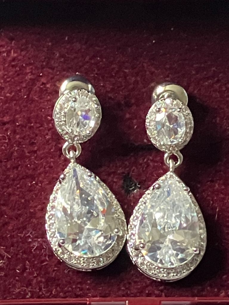 Ladies jewellery C.Z tear drop earrings 9.00ct