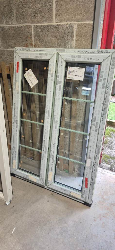 3 x windows 