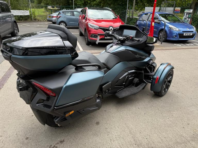 2025 75 plate Can-Am Spyder RT Limited 6 speed semi automatic trike in blue