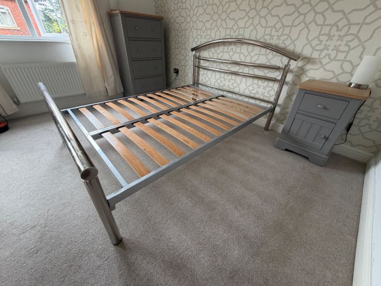 Double Metal Bed Frame with Wooden Slats – Good Condition