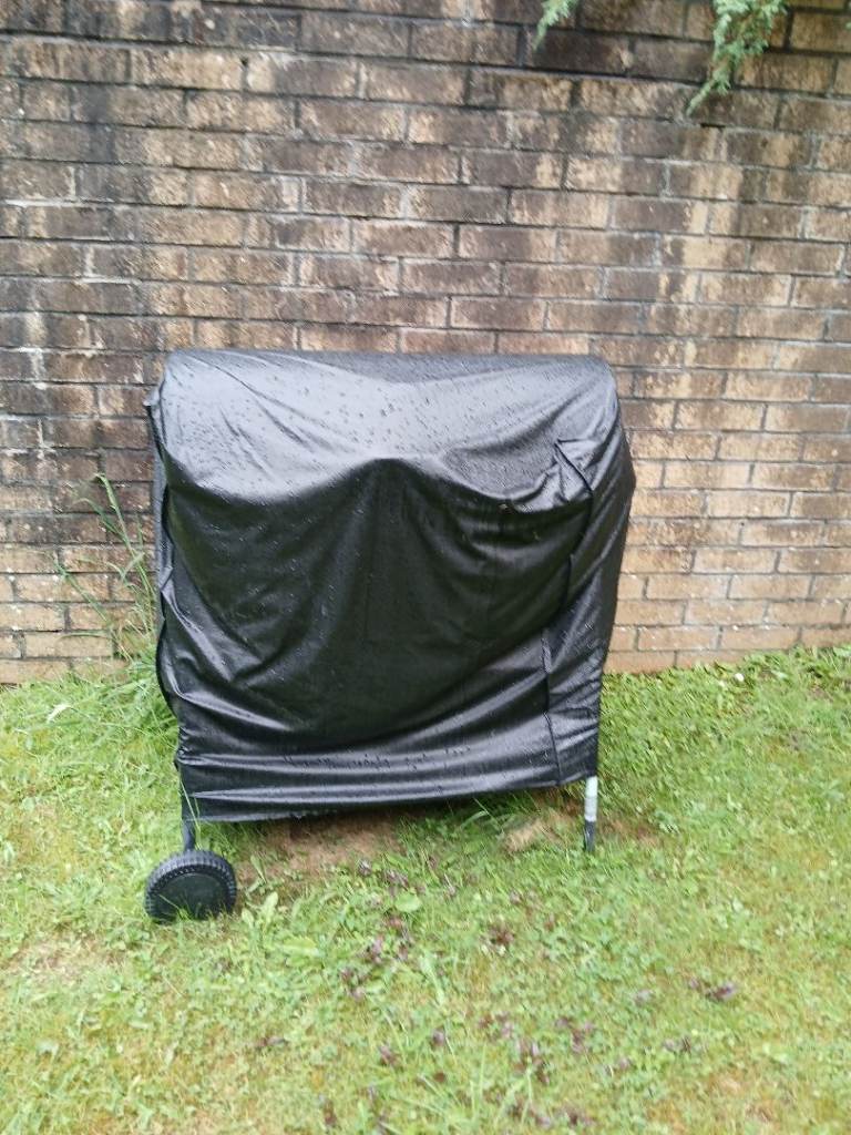 FREE BBQ Grill with Protective Cover – Black, Rusty but could be cleaned.