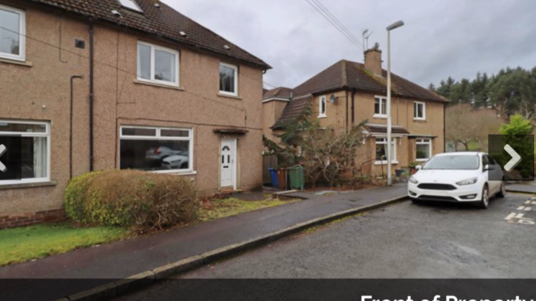 Large dbl room for rent semi detached home only £575per. Month.            