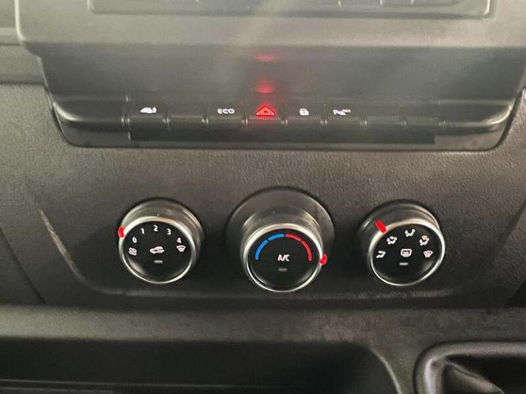 2023 Renault Master LM35dCi 135 Business+ Medium Roof Van PANEL VAN DIESEL Manual