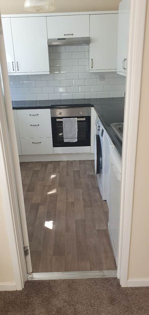 3 bedroom flat unfurnished to rent close to station Slough