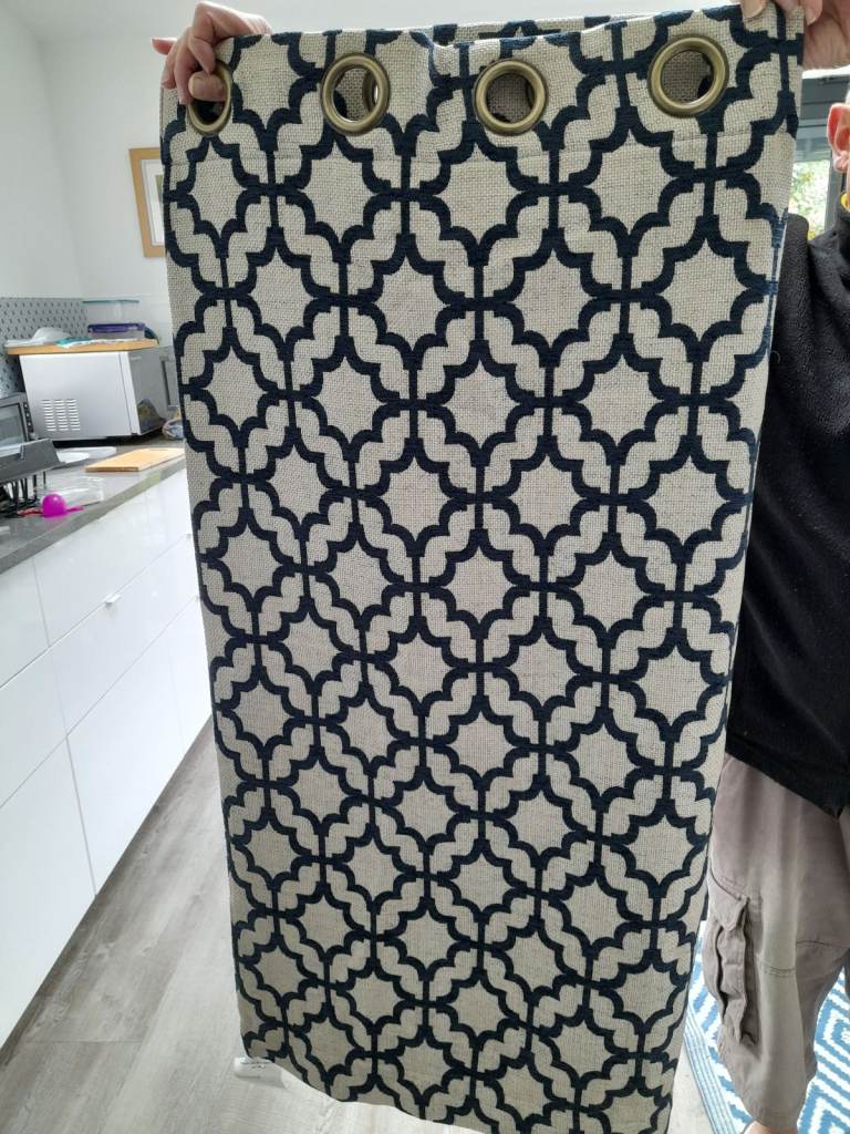 curtains 1 pair blue & beige, W44 ; L46 cm