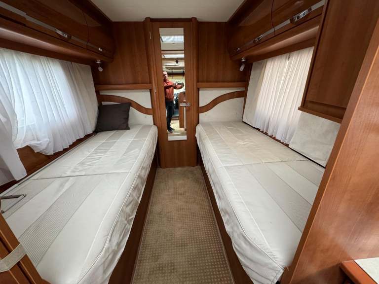 2015 FIAT RAPIDO 7065FF DESIGN MOTORHOME GENUINE 3500 MILES! FULL MOT STUNNING!!