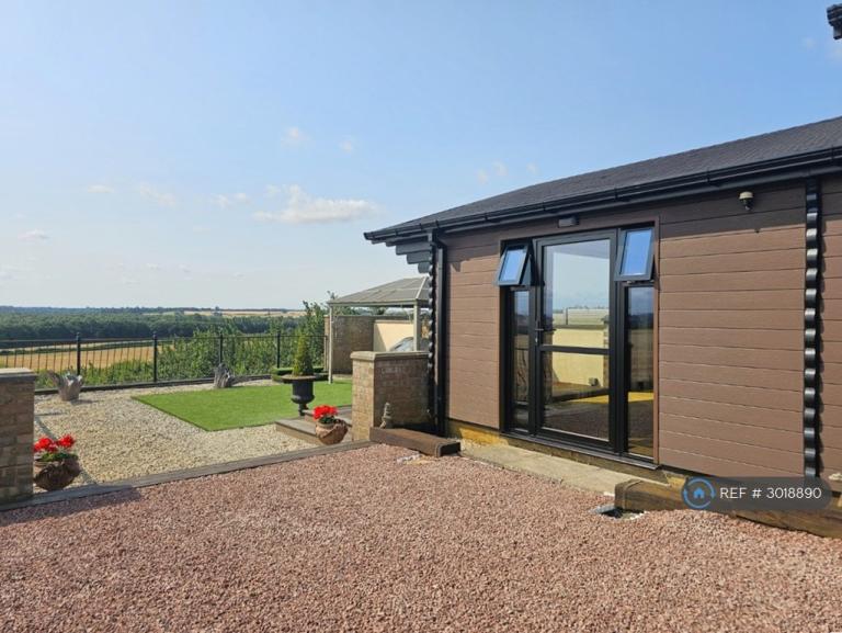 Studio flat in Clare Close, Northampton, NN6 (#3018890)
