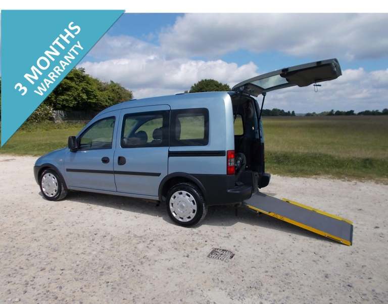 2009 VAUXHALL COMBO TOUR 3 SEAT WHEELCHAIR ACCESSIBLE DISABLED MOBILITY CAR