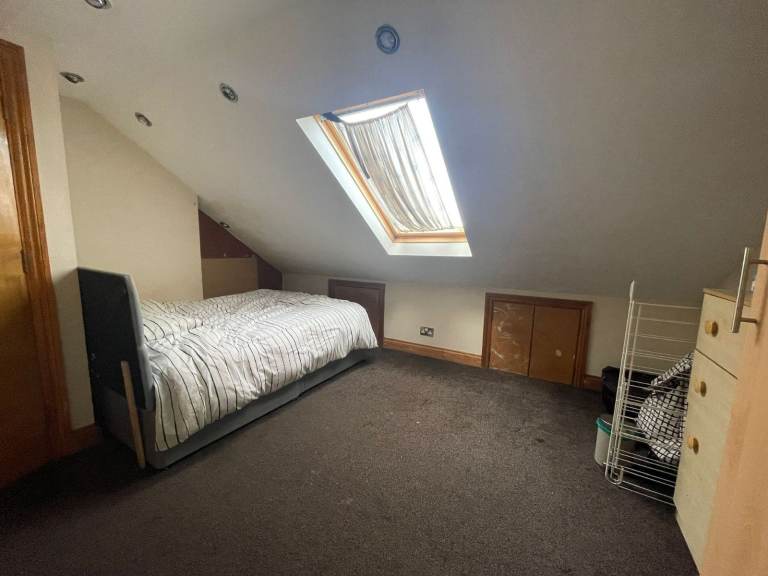 Spacious & Cosy Double Room For Rent AT E12 5JG