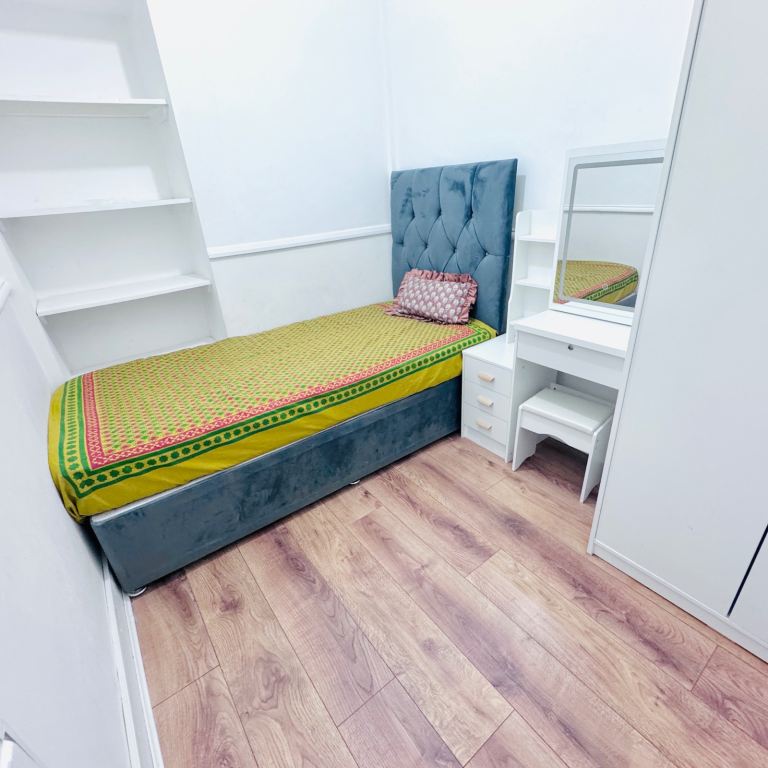 Single room to rent for Muslim/vegetarian single female