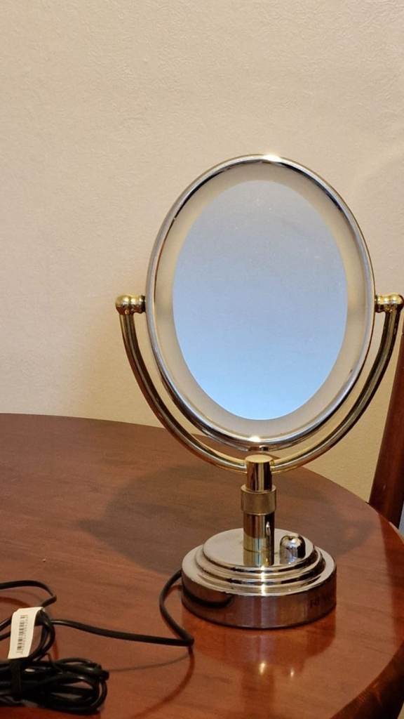 image for Revlon Magnifying Mirror Illuminated Makeup Mirror M51 Double Side Retro Oval