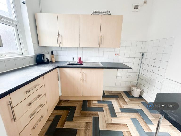 2 bedroom flat in Mill Parade, Newport, NP20 (2 bed) (#3051171)