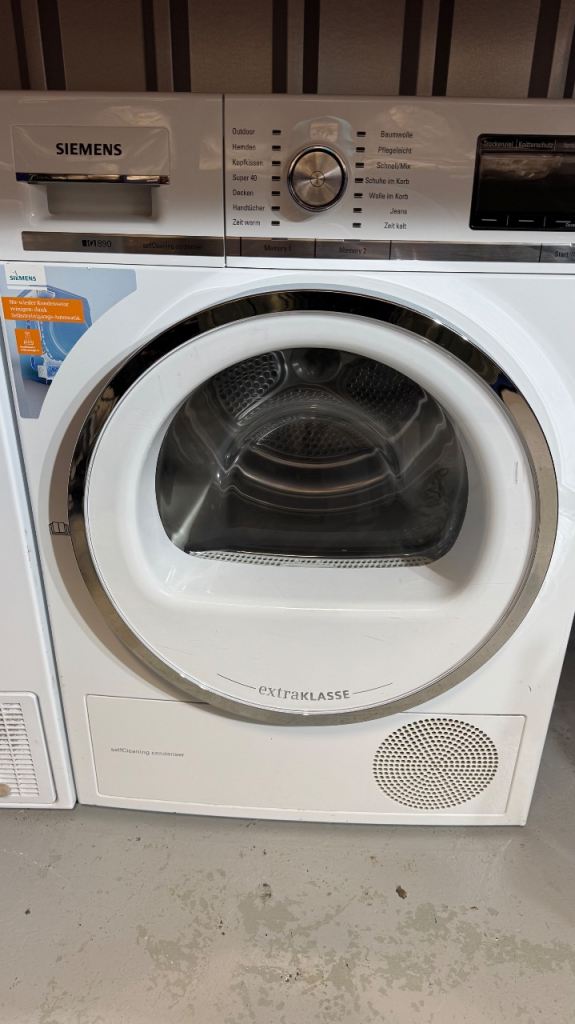 Siemens iQ890 Condenser Tumble Dryer 