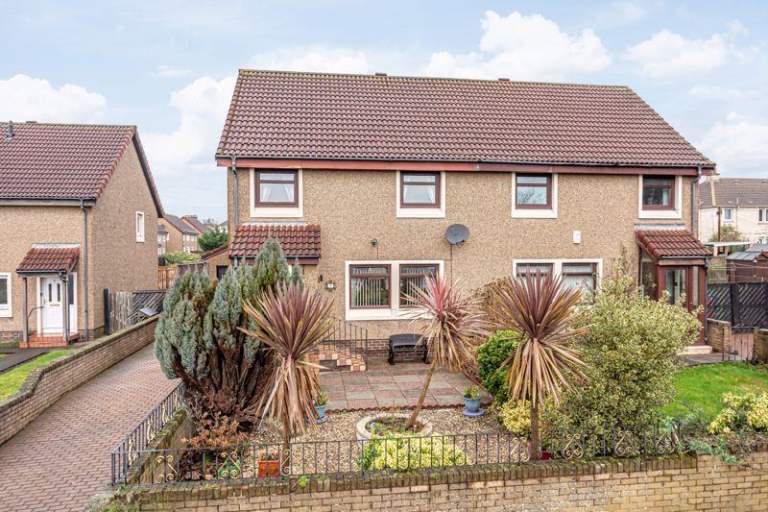Must see! 3 bedroom semi detached