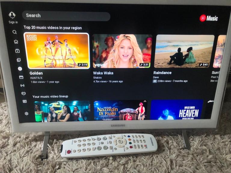 Samsung tv  22 inch Samsung smart 