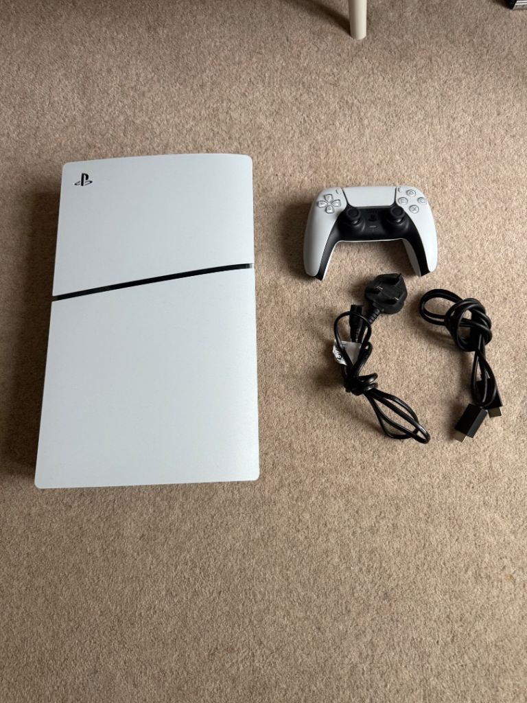 PlayStation 5 (2025 / slim / no disc / 825gb)