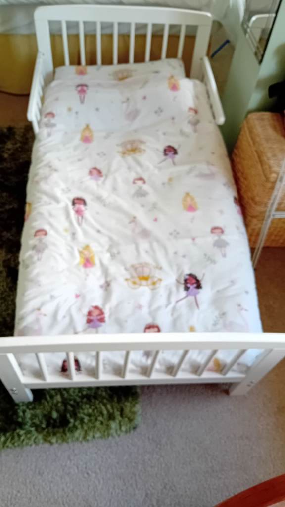 White Wooden Toddler Bed - Good Condition