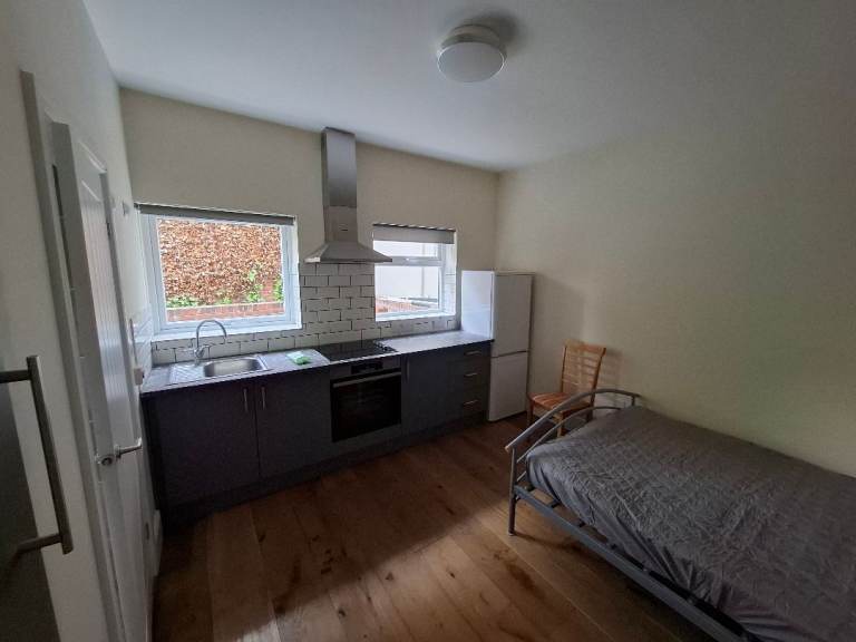 Large attractive Fully Inclusive Kitchenette Double Bedroom 