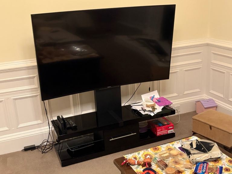 Sony Bravia 65" Curved 4K TV + stand/unit