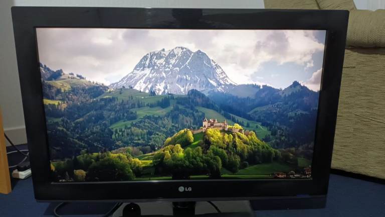 LG 32 inch LCD TV – Good Condition, Full Working Order