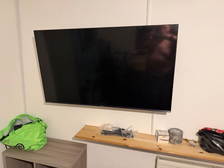 Hisense 55U6KQTUK 55-inch 4K UHD Smart TV - Good Condition
