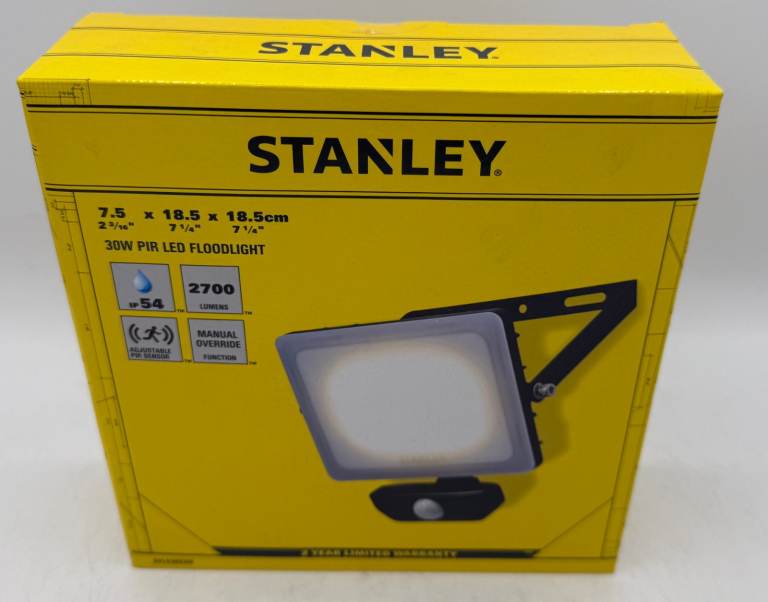  Stanley SXLS38935E 30w Mains-powered Cool Daylight Outdoor LED PIR Floodlight