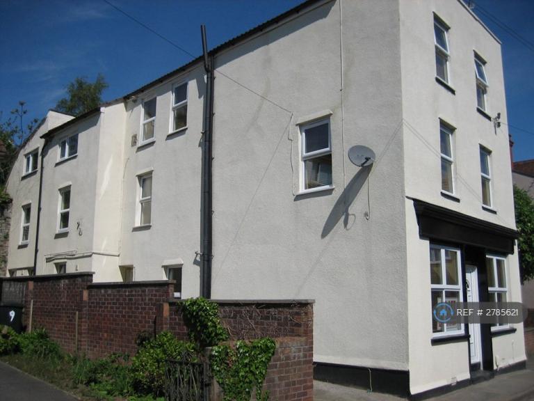 3 bedroom flat in Hollywood Road, Bristol, BS4 (3 bed) (#2785621)