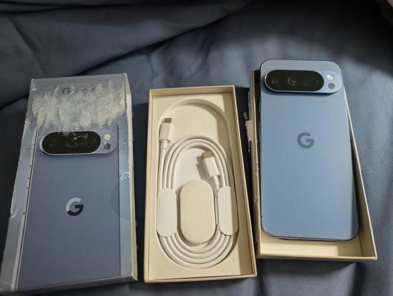 Google Pixel 10 Pro XL Moonstone