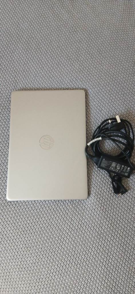 HP 14s-dq2512sa i5 IrisXe Laptop w/charger