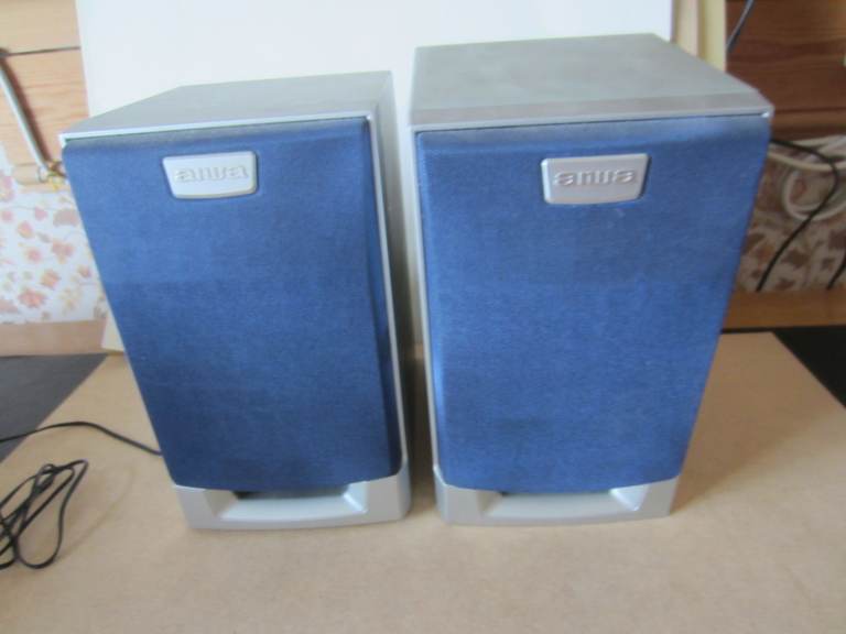 Aiwa Stereo Speakers – Blue, Good Condition