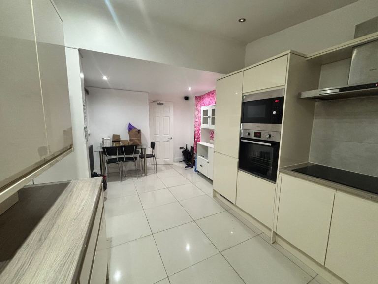 Self Contained Studio-3 CR7