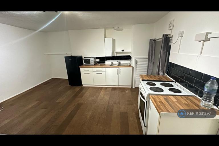 Studio flat in North Street, Wisbech, PE13 (#2812761)