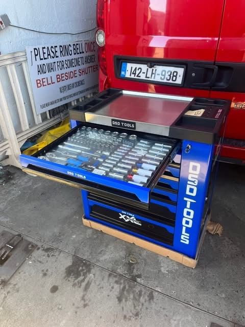 TOOL BOX COMPLETE WITH TOOLS 