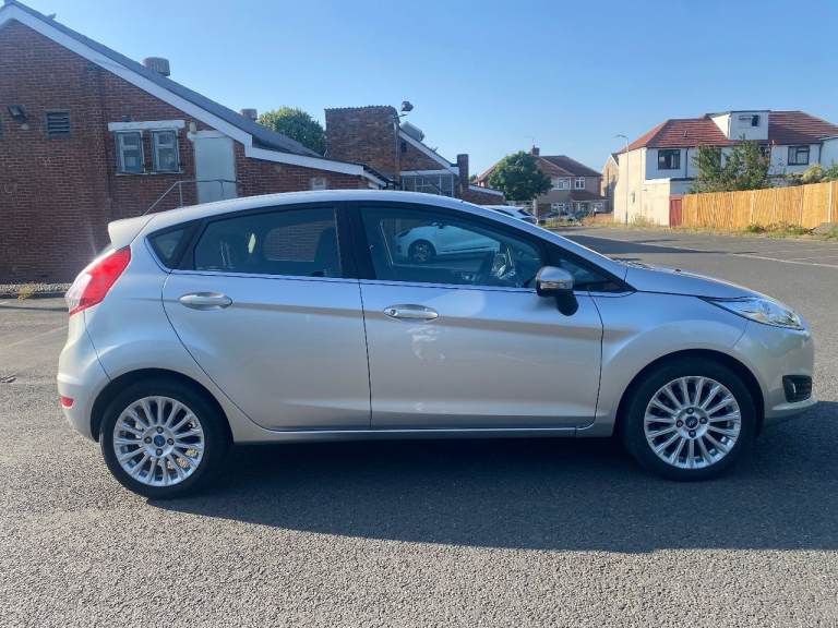 FORD FIESTA  1.0t  ZETEC  2015  5 DOOR 5 SPEED  NEW BELTS NEW SERVICE  NEW MOT WARRANTY GIVEN