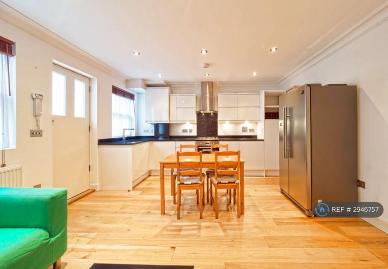 1 bedroom flat in Athelstane Mews, London, N4 (1 bed) (#2946757)