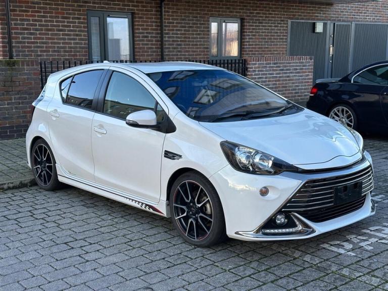 2015 Toyota Yaris Aqua 1.5 VVT-h Sport E-CVT Hybrid Hatchback Petrol/Ele Automatic