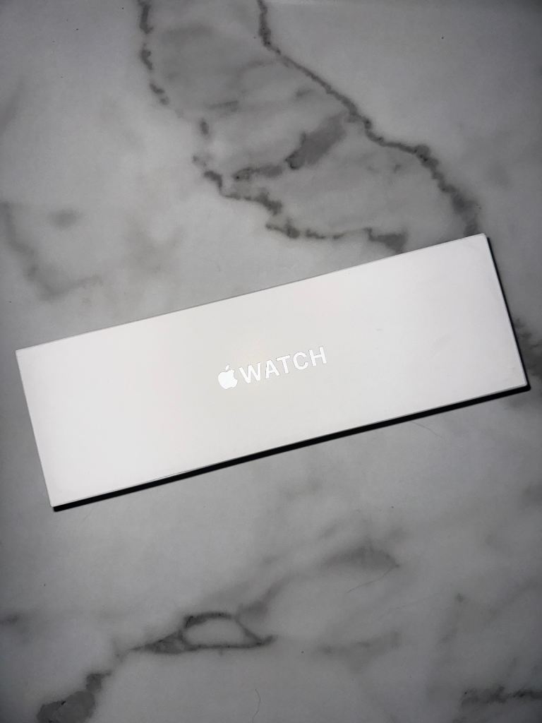 Apple Watch Series 11 (46mm, GPS + Cellular, Silver)