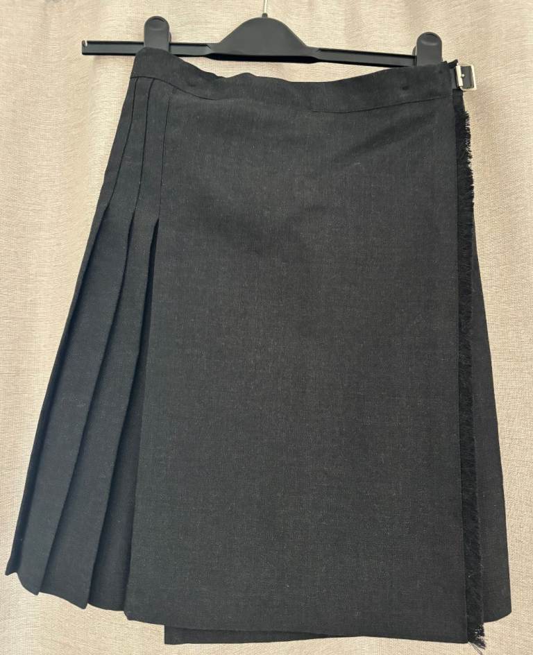 Edinburgh Academy Senior Kilt W26 L20 - unused