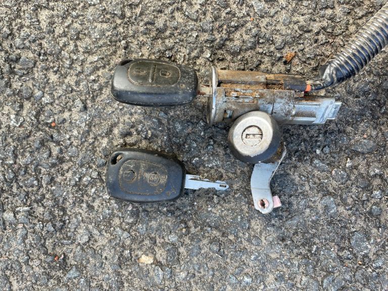 Renault Master Mk2 2005 2500cc Diesel Airbag / Ecu/ keys / Seatbelt 