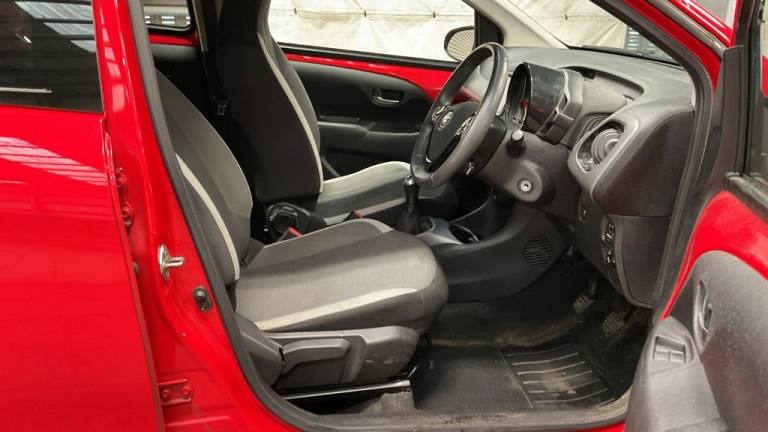 2021 Toyota AYGO 1.0 VVT-i x-play Hatchback 5dr Petrol Manual Euro 6 (s/s) (71 ps) 1 OWNER F Hatc...