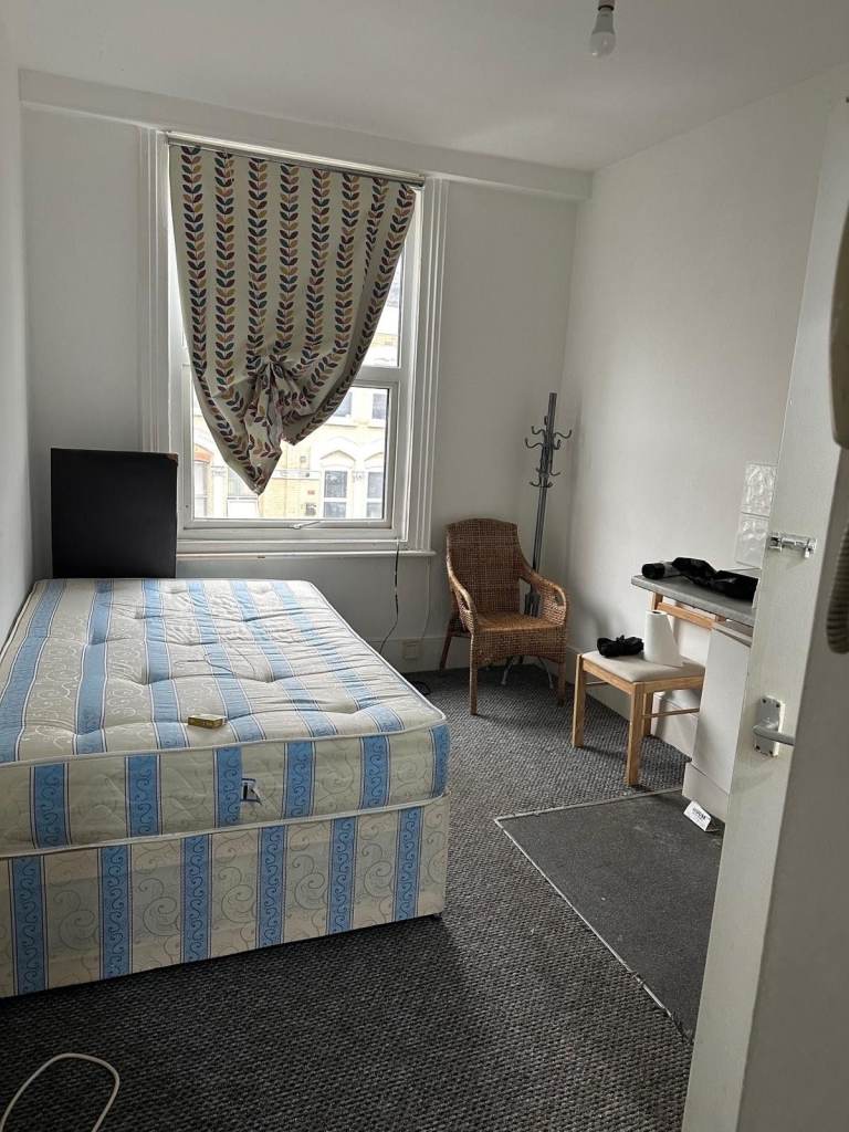 Self contained studio flat to rent Kilburn NW6